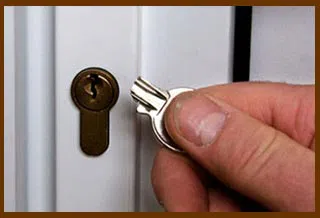 Bell Locksmith Service Bell, CA 323-803-1728 - 14-broken-key